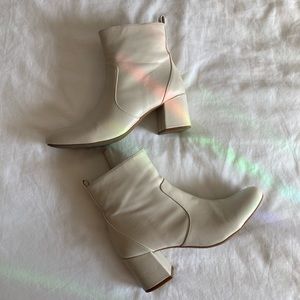 DKNY Cream/White/Tan Heeled Ankle Boot/Bootie Size 6